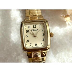 Pulsar V811-X055 Gold Toned Ladies Vintage Wristwatch - 18mm - WORKS!